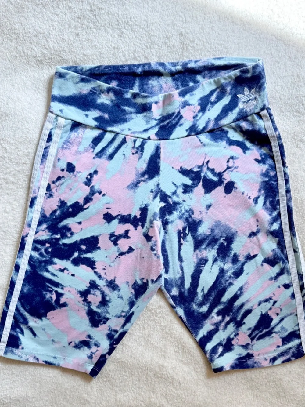 Adidas Originals Women’s Tie Dye Biker Shorts, Medium, Good Condition
